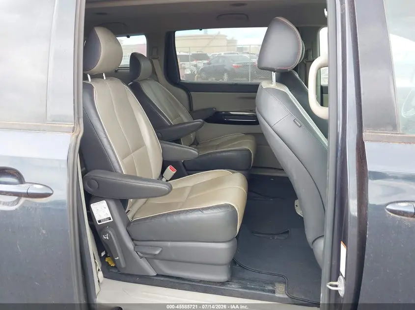 2016 KIA SEDONA SX