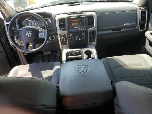 2016 RAM 1500 SLT  