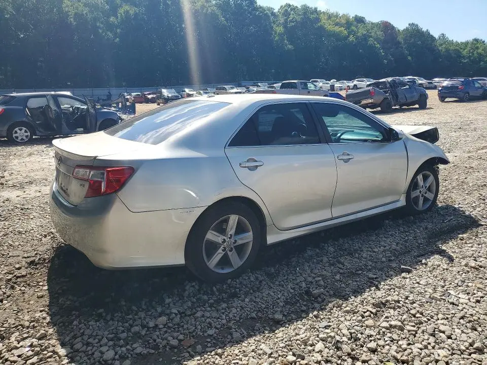 2013 TOYOTA CAMRY SE  