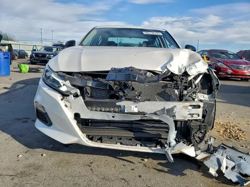 2019 NISSAN ALTIMA SR  