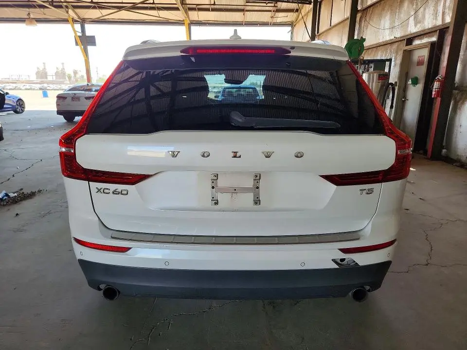 2020 VOLVO XC60 T5 MOMENTUM  