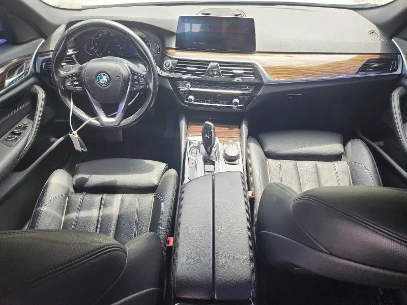 2019 BMW 530E   