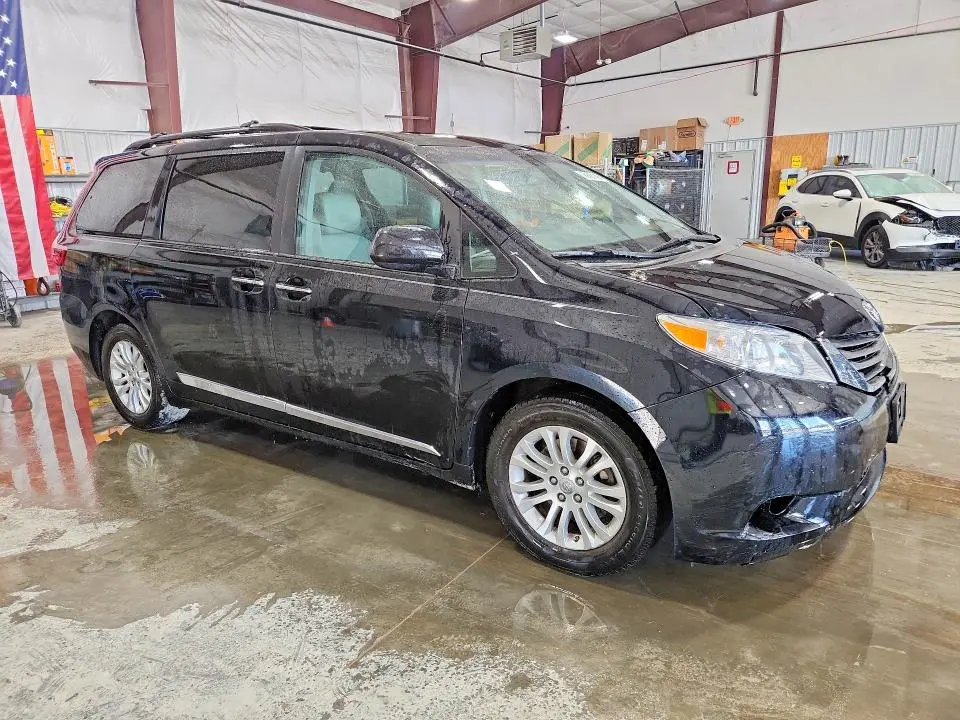 2017 TOYOTA SIENNA XLE 8-PASSENGER  