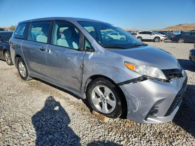 2018 TOYOTA SIENNA L  