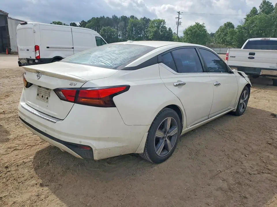 2021 NISSAN ALTIMA SV  