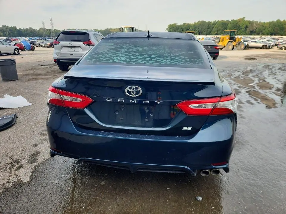 2020 TOYOTA CAMRY SE  