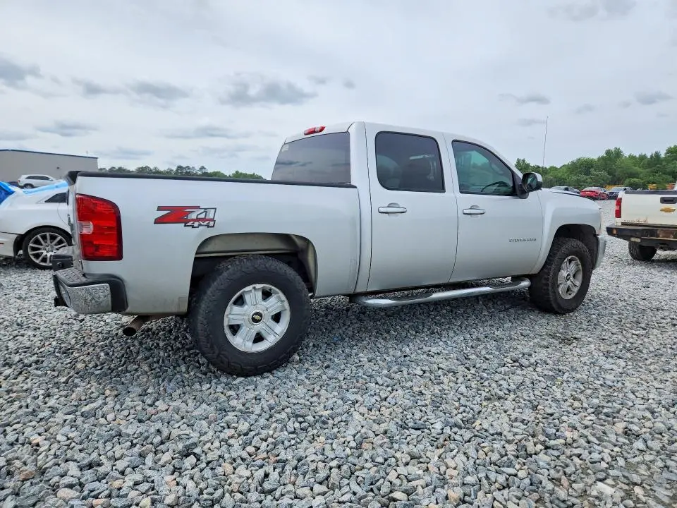 2011 CHEVROLET SILVERADO K1500 LT  