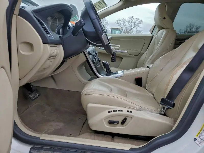 2015 VOLVO XC60 T5 PLATINUM  