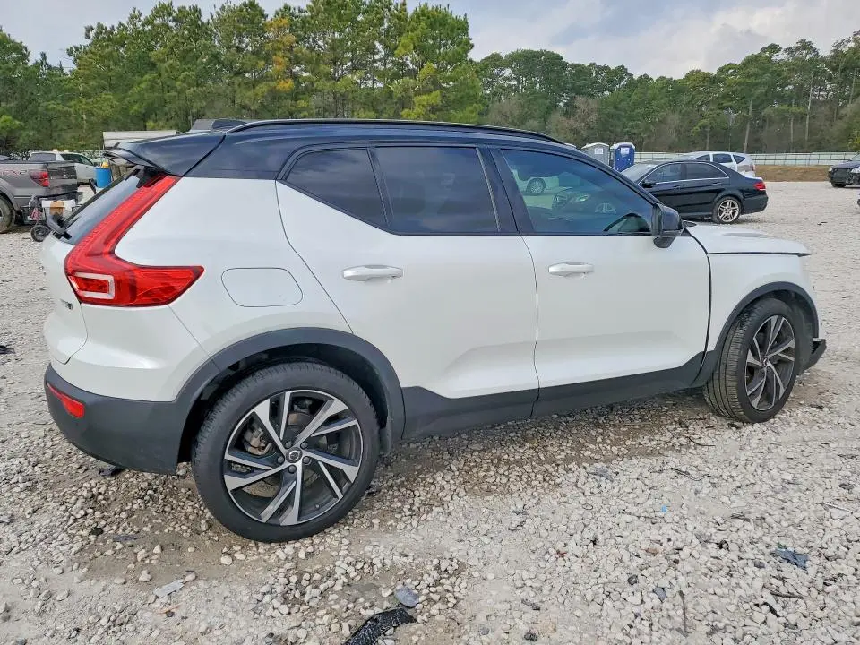 2021 VOLVO XC40 T5 R-DESIGN  