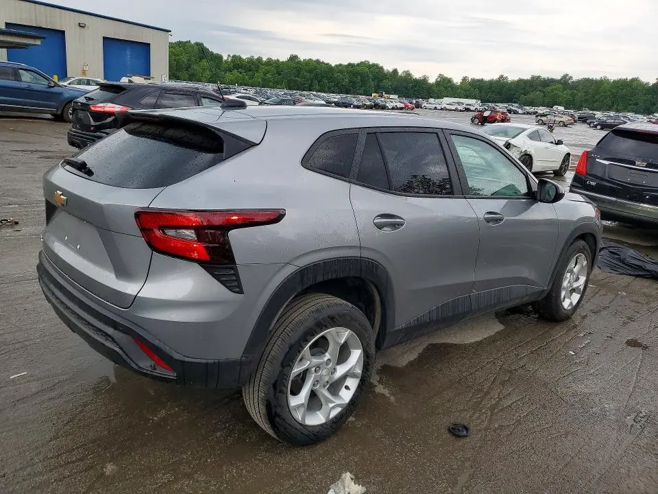 2025 CHEVROLET TRAX LS  