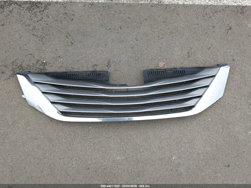 2013 TOYOTA SIENNA XLE V6 8 PASSENGER