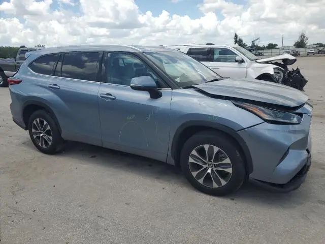 2021 TOYOTA HIGHLANDER XLE  