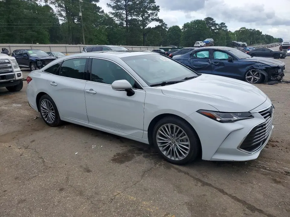 2022 TOYOTA AVALON LIMITED  