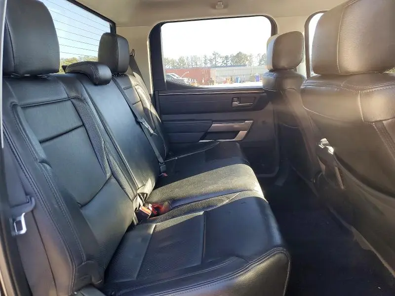 2022 TOYOTA TUNDRA SR5  