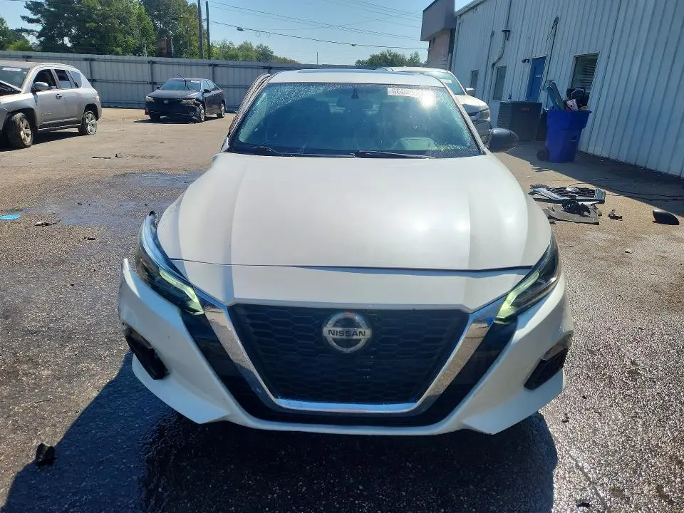 2019 NISSAN ALTIMA SR  