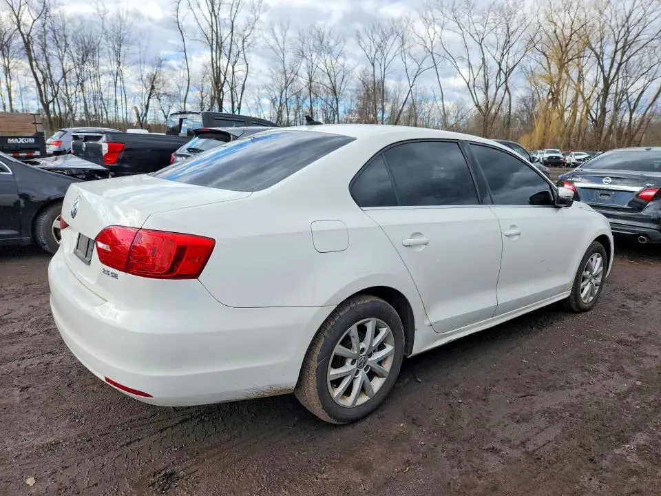 2013 VOLKSWAGEN JETTA SE  