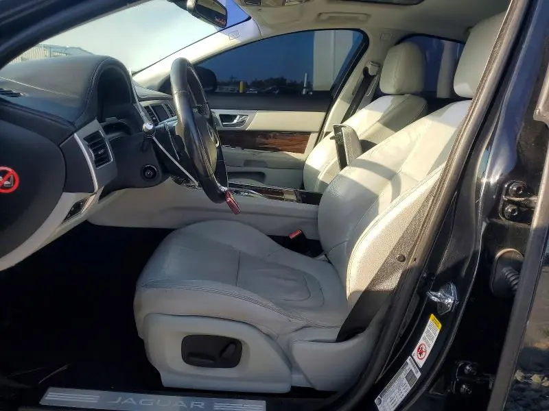 2014 JAGUAR XF   