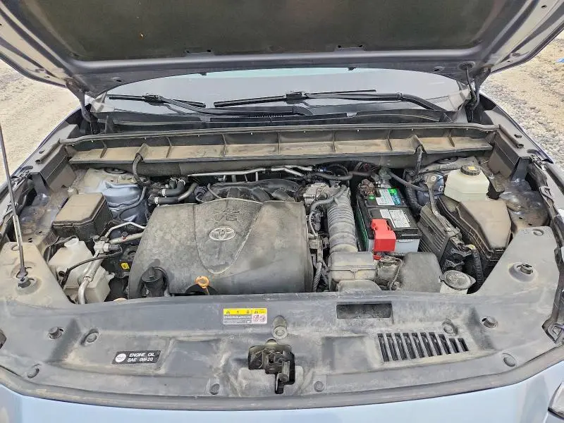 2021 TOYOTA HIGHLANDER LE  