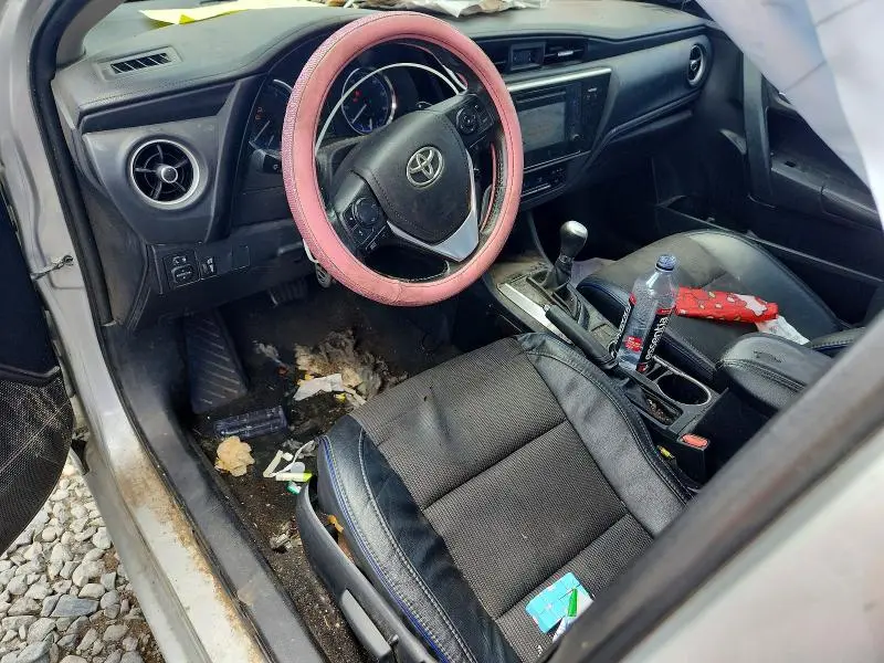 2017 TOYOTA COROLLA SE  