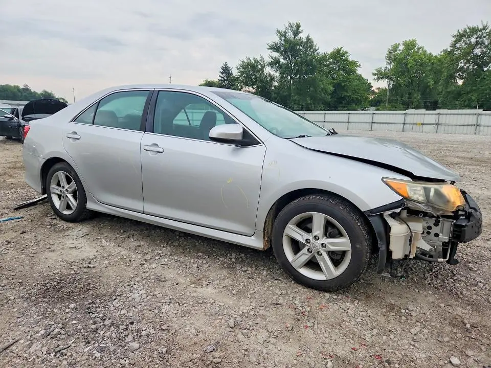 2013 TOYOTA CAMRY SE  