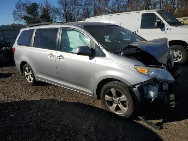 2017 TOYOTA SIENNA LE  