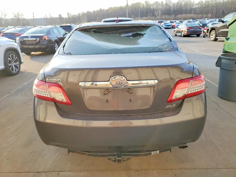 2011 TOYOTA CAMRY XLE  