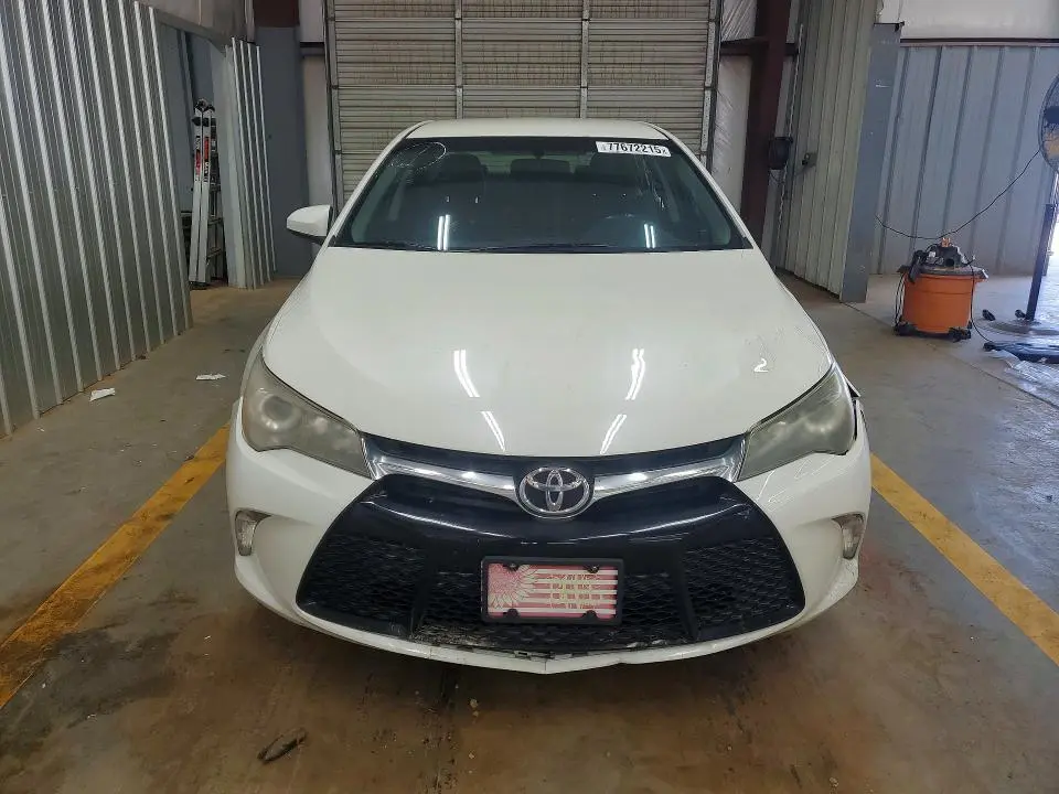 2015 TOYOTA CAMRY SE  