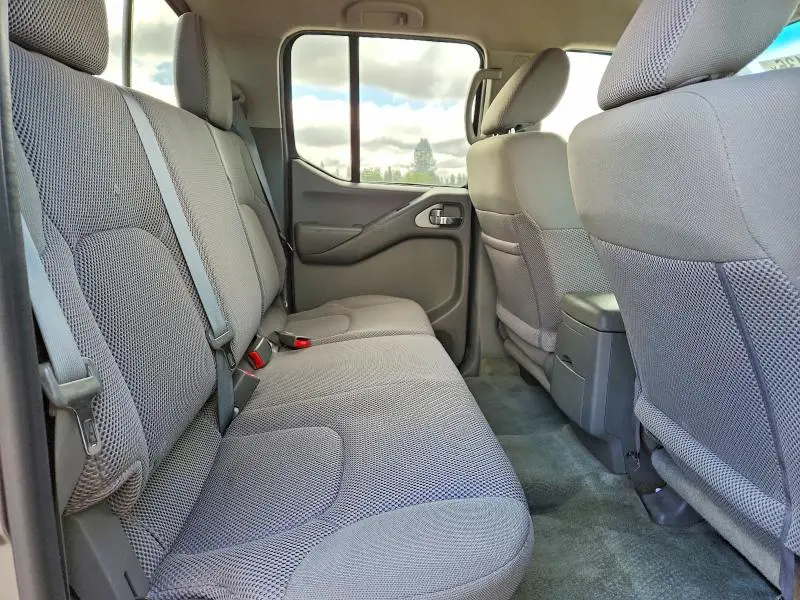 2017 NISSAN FRONTIER SV  