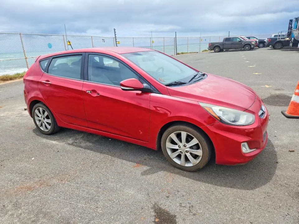 2013 HYUNDAI ACCENT SE  