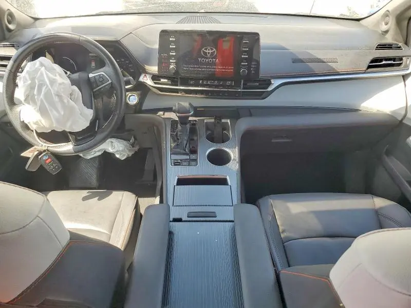 2021 TOYOTA SIENNA XSE  