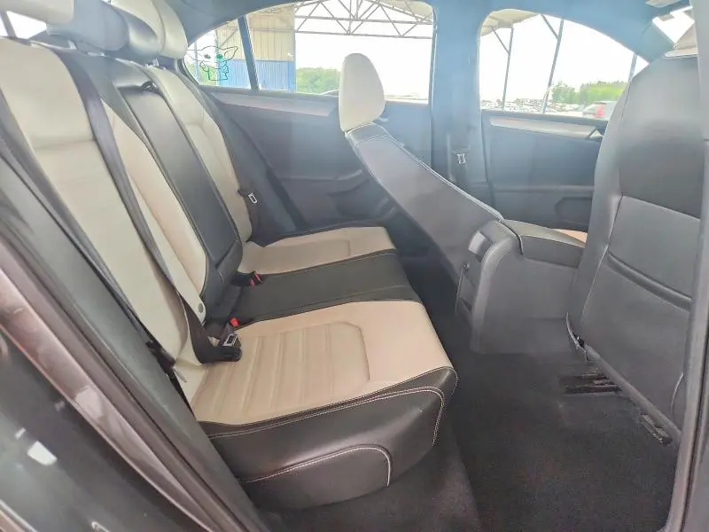 2016 VOLKSWAGEN JETTA SPORT  