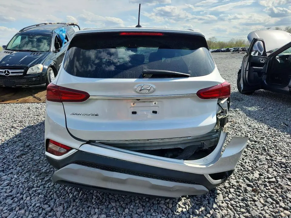 2019 HYUNDAI SANTA FE SE  