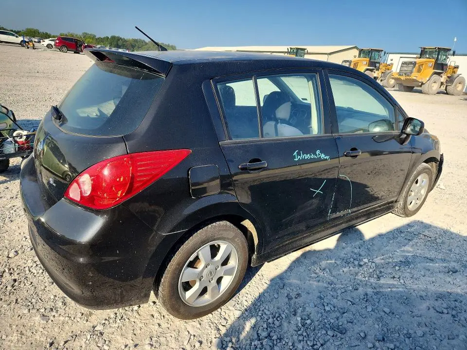 2011 NISSAN VERSA 1.8 S  