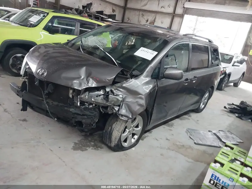 2017 TOYOTA SIENNA LE 8 PASSENGER