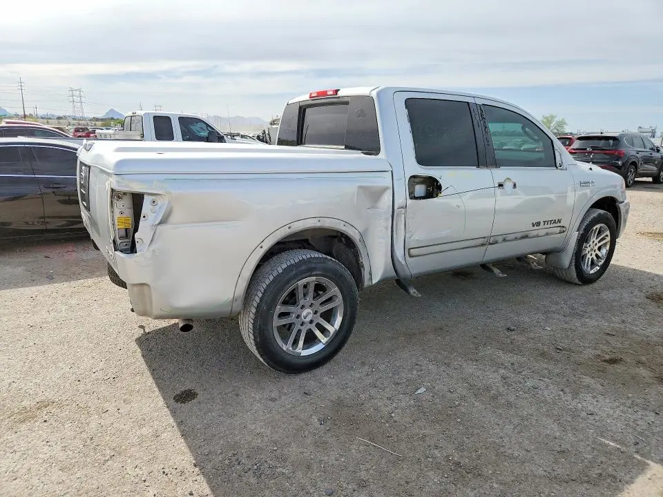 2011 NISSAN TITAN SV  