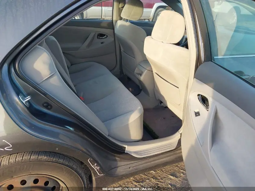 2011 TOYOTA CAMRY LE