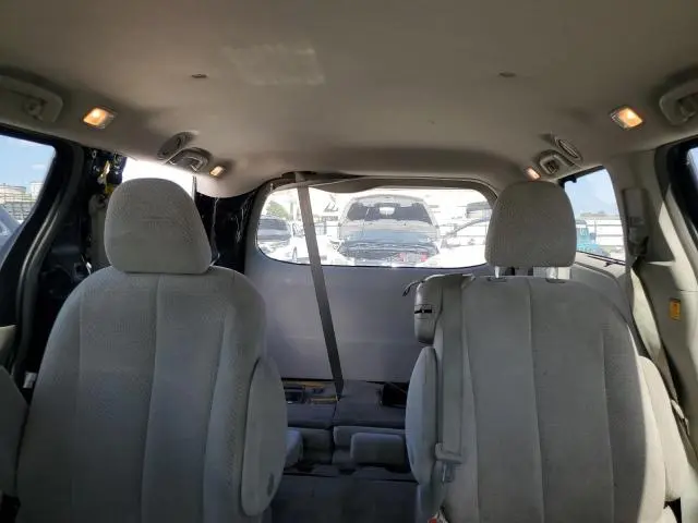 2013 TOYOTA SIENNA LE  