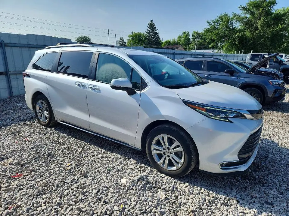2024 TOYOTA SIENNA PLATINUM 7-PASSENGER  