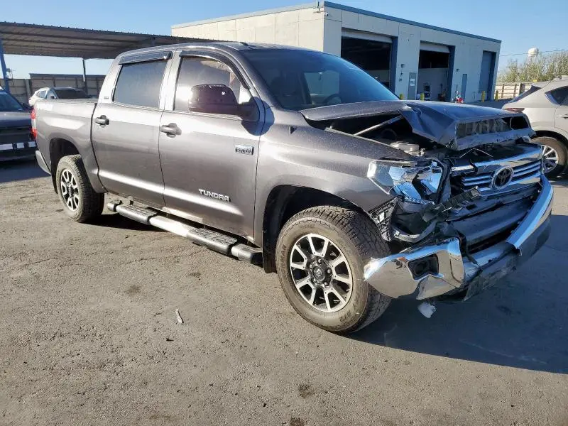 2017 TOYOTA TUNDRA CREWMAX SR5  