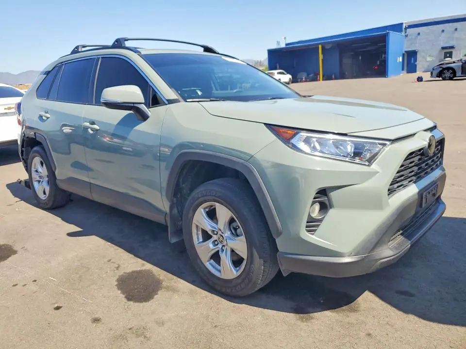 2021 TOYOTA RAV4 XLE  