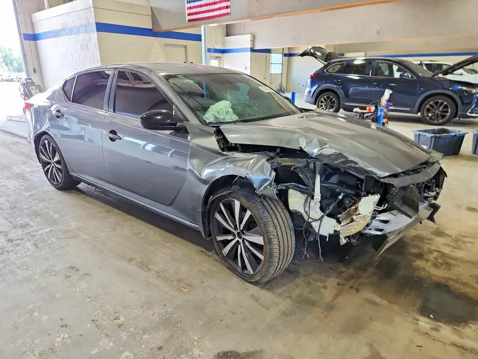 2019 NISSAN ALTIMA SR  