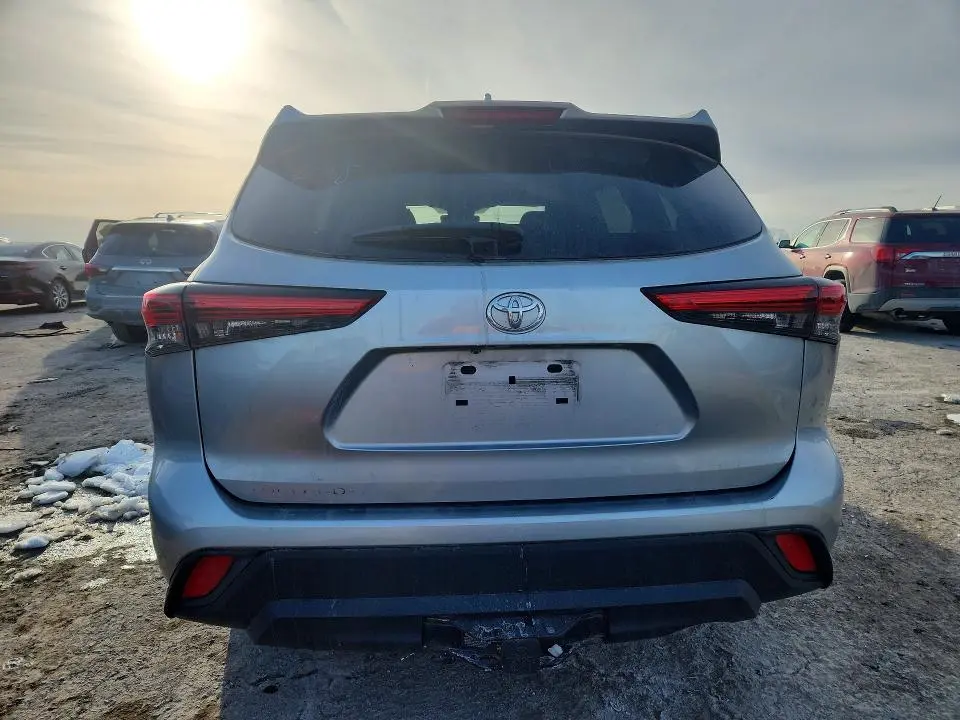 2022 TOYOTA HIGHLANDER XLE  