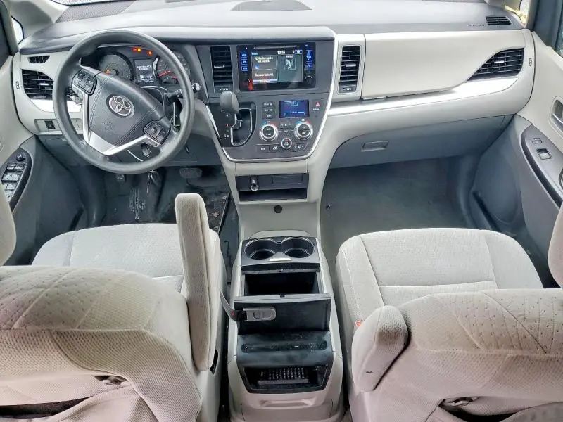 2015 TOYOTA SIENNA LE  