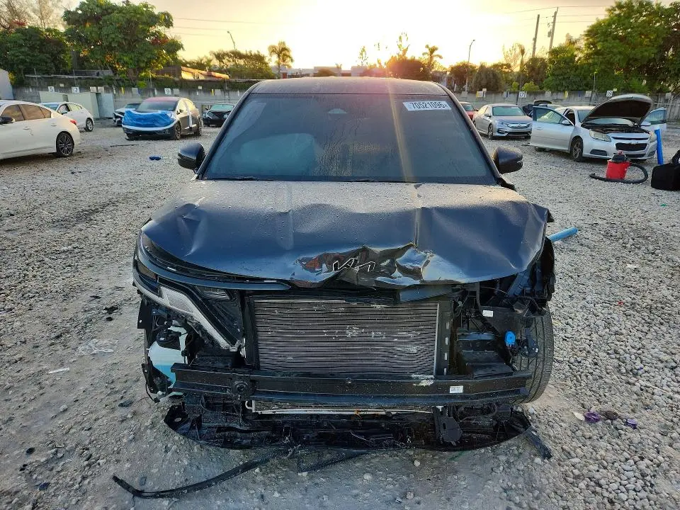 2023 KIA CARNIVAL LX  