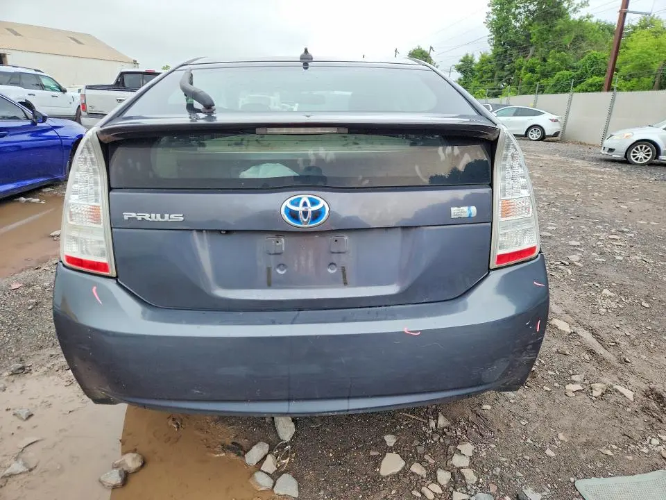 2010 TOYOTA PRIUS III  