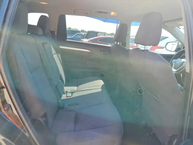 2019 TOYOTA HIGHLANDER LE  