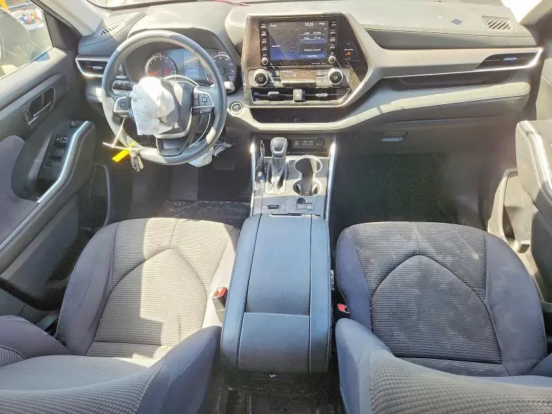 2022 TOYOTA HIGHLANDER LE  