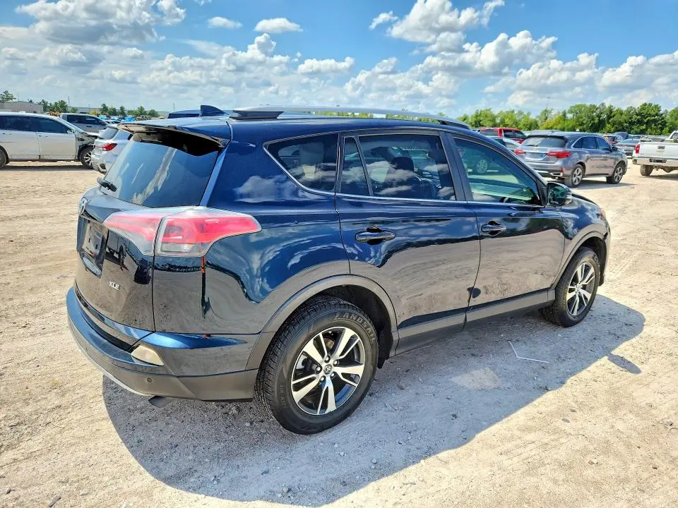 2018 TOYOTA RAV4 XLE  