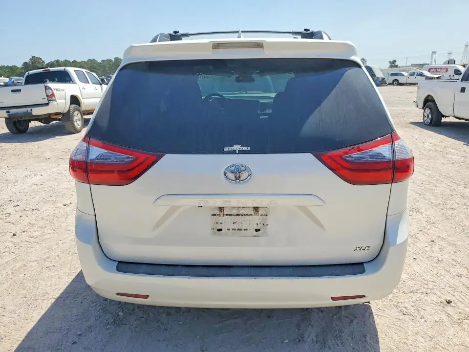 2020 TOYOTA SIENNA XLE 8-PASSENGER  