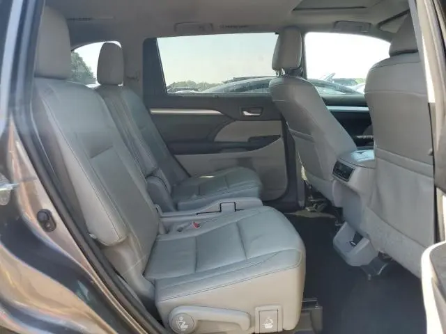 2016 TOYOTA HIGHLANDER XLE  